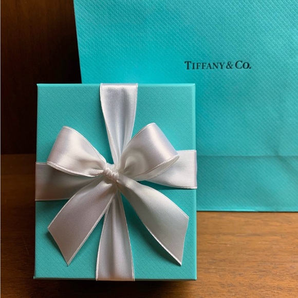 Tiffany & Co RTT discontinued bigger double hearts pendant. - Picture 6 of 7